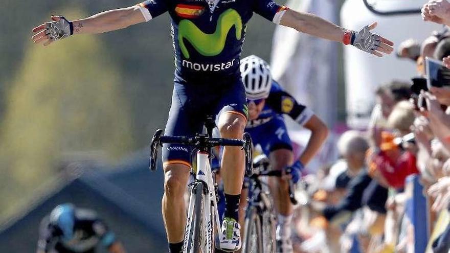 Alejandro Valverde, en el momento de cruzar la línea de meta. // Efe