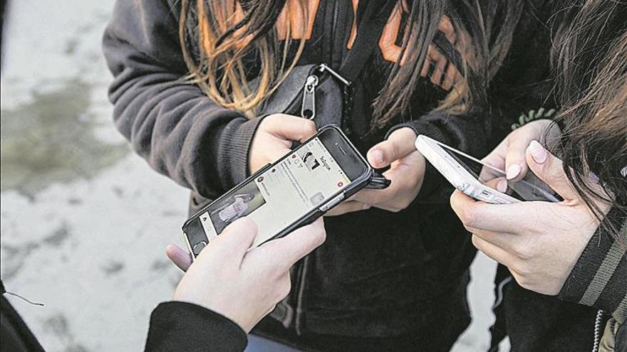 Francia prohíbe los móviles en colegios e institutos