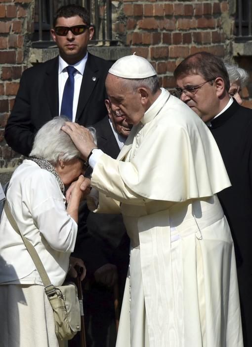 El Papa visita el campo de concentración de Auschwitz