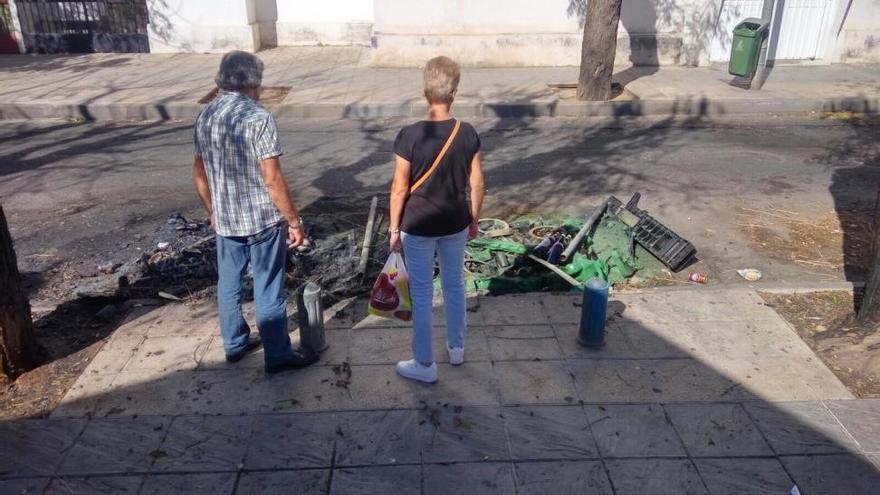 Vecinos de la calle Loja, cansados del vandalismo