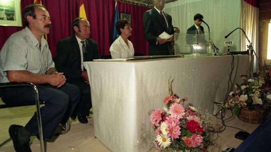 Constitució del nou Ajuntament cerdanyolenc, el 20 de juliol del 1993