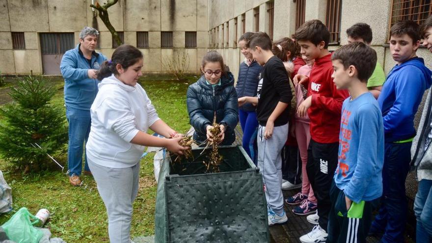 Compostaje en el instituto de Monte Porreiro.