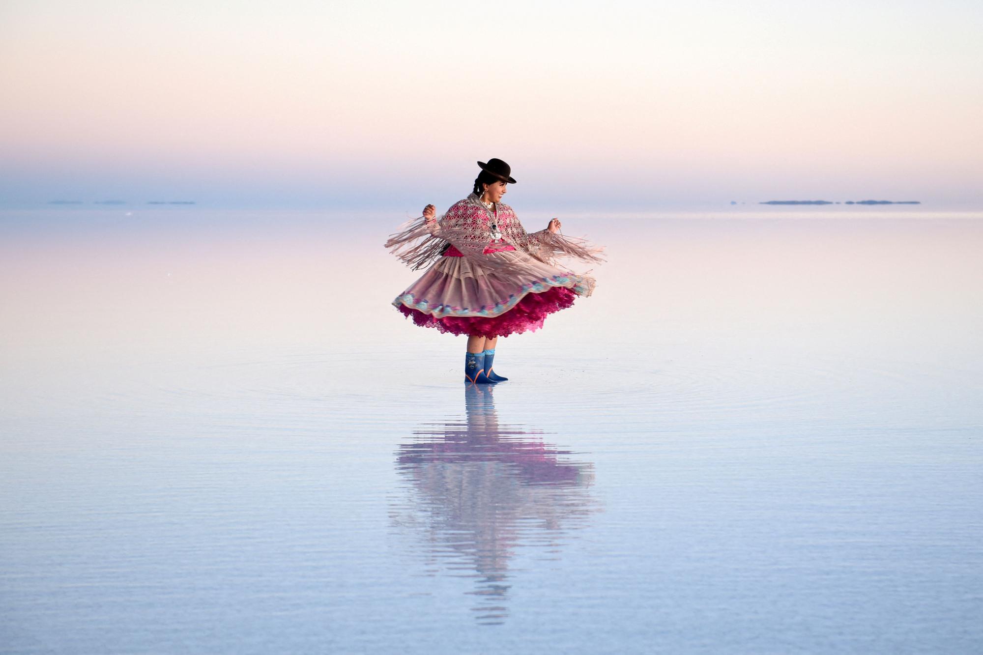 Uyuni Salt Flat attr (146601590).jpg