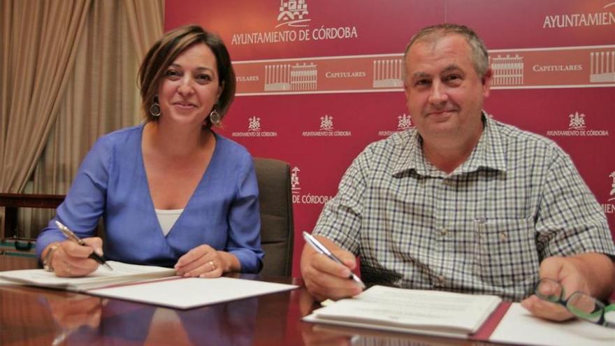 La alcaldesa firma el convenio con la Federación de Asociaciones de Vecinos por 75.000 euros