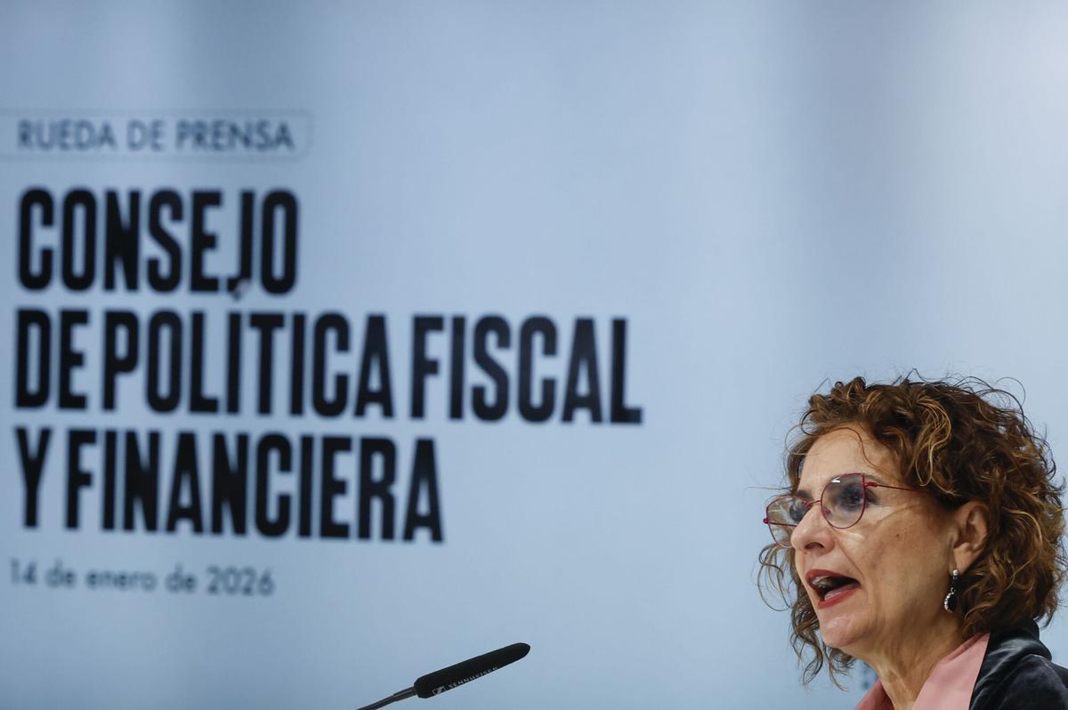 La vicepresidenta primera del Gobierno y ministra de Hacienda, María Jesús Montero, durante la rueda de prensa que ha ofrecido tras presidir este martes en Madrid el Consejo de Política Fiscal y Financiera (CPFF). EFE/ J.J.Guillen. unifica textos, actualiza fotos