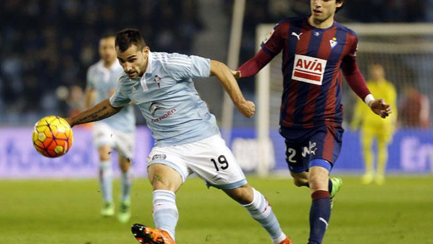 Jonny, en el partido ante el Eibar. // Marta G. Brea