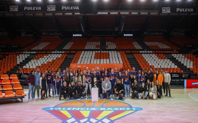 La fiesta llegó a la Fonteta: Así celebraron la Copa de la Reina