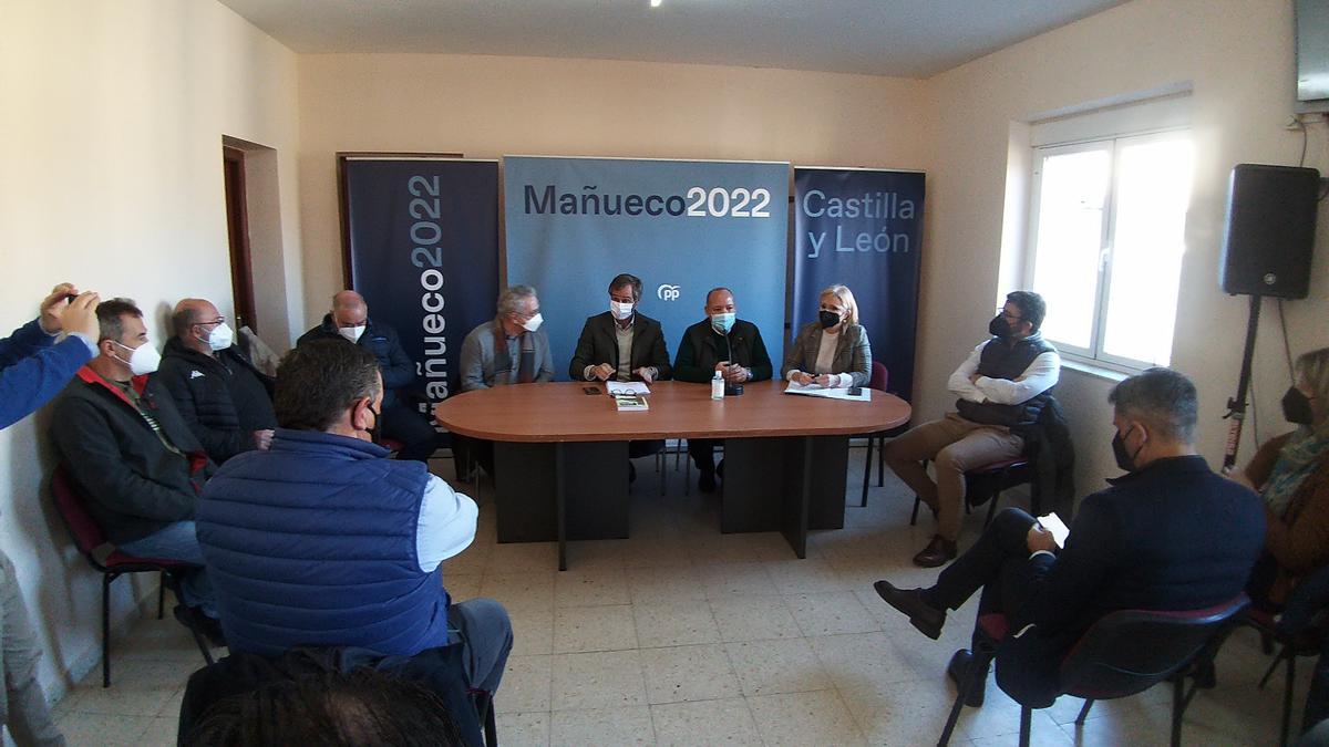 Encuentro del PP con asociaciones cinegéticas de Zamora.