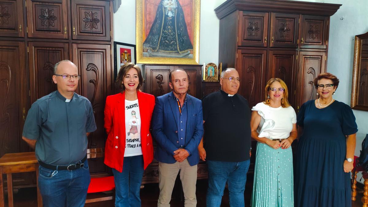 Presentación, ayer, de los actos de las fiestas de Los Dolores 2022. Por la derecha, Encarna Páez, Nori Machín, Francisco José García, Jesús Machín y Pepa González.