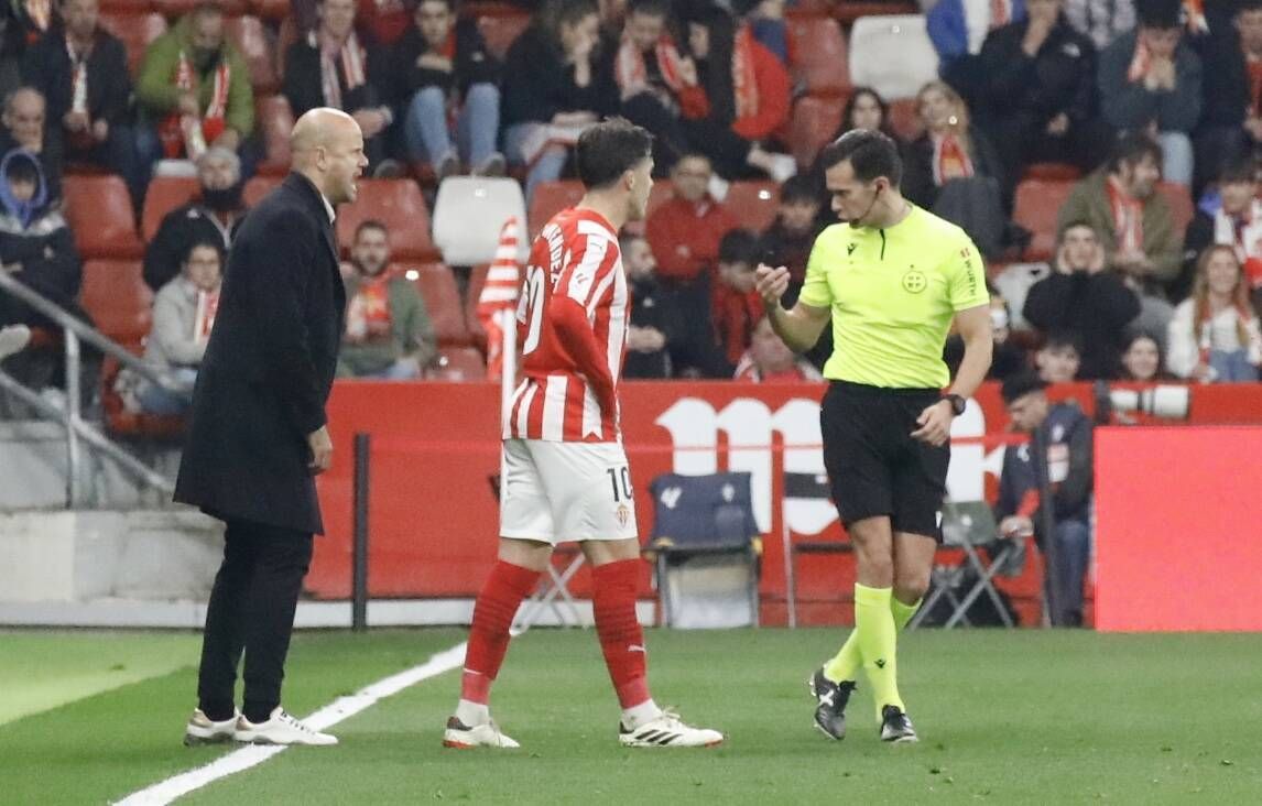 Así fue el partido entre el Sporting y el Racing de Ferrol