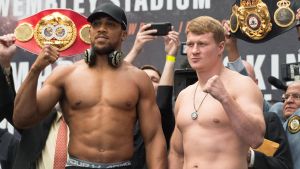 Archivo - Los boxeadores Anthony Joshua y Alexander Povetkin.