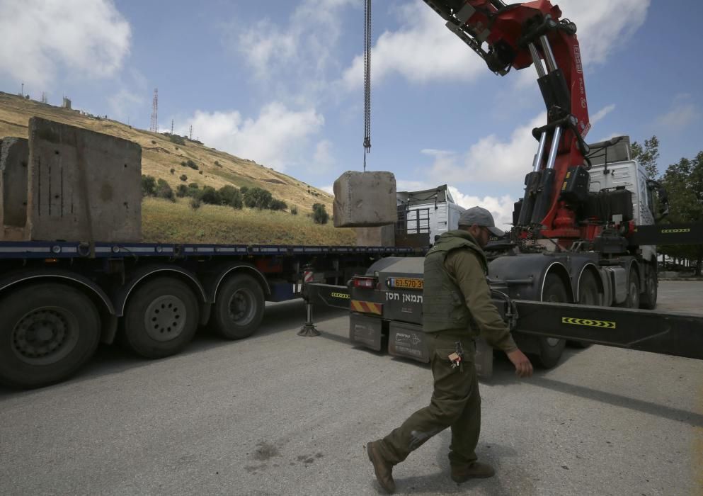 Tanques israelíes, frente a la frontera con Siria.