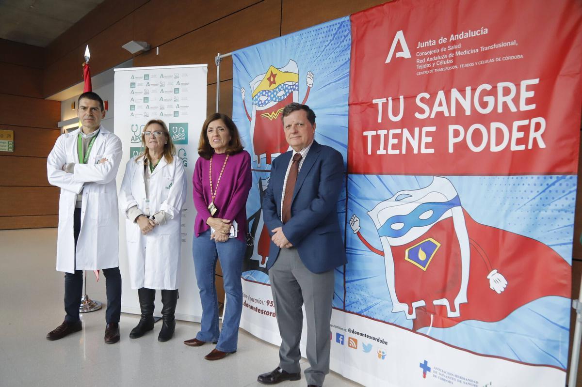 A.J.González Córdoba la delegada de Salud y Consumo, María Jesús Botella, presenta el lanzamiento general de donación de sangre, junto al director asistencial del Centro de Transfusión, Tejidos y Células de Córdoba, Rafael Villalba