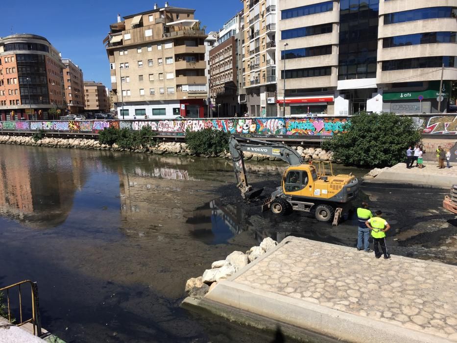 Se inicia la limpieza de lodos del río Guadalmedina