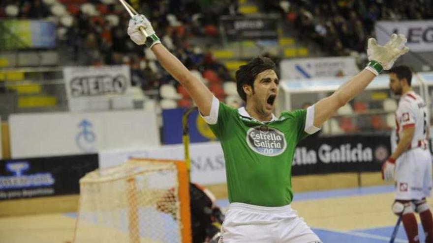 Josep Lamas celebra un gol en un partido de la temporada pasada frente al Vic.