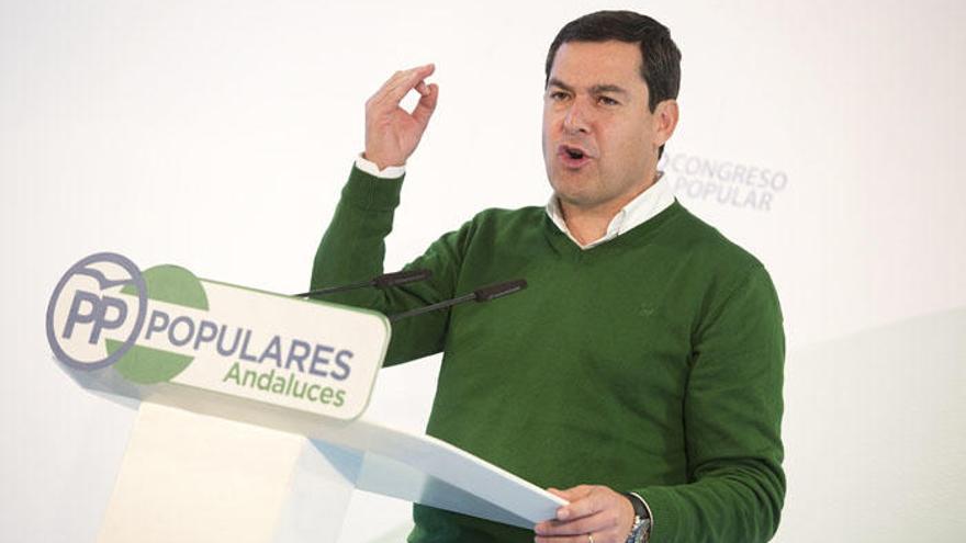 El presidente del PP andaluz, Juanma Moreno, durante su intervención en la presentación de la ponencia Económica y de Administración Territorial que el PP.