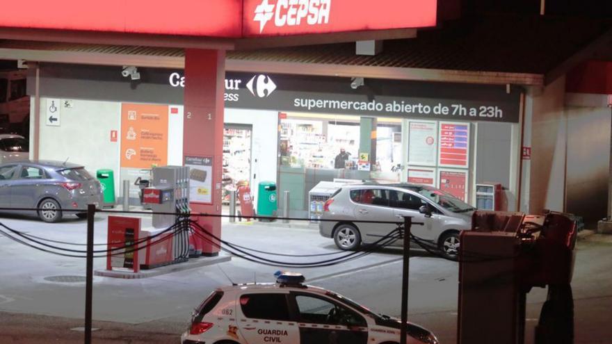 Absuelven al acusado de atracar a punta de pistola una gasolinera en Gijón por sus manos deformes