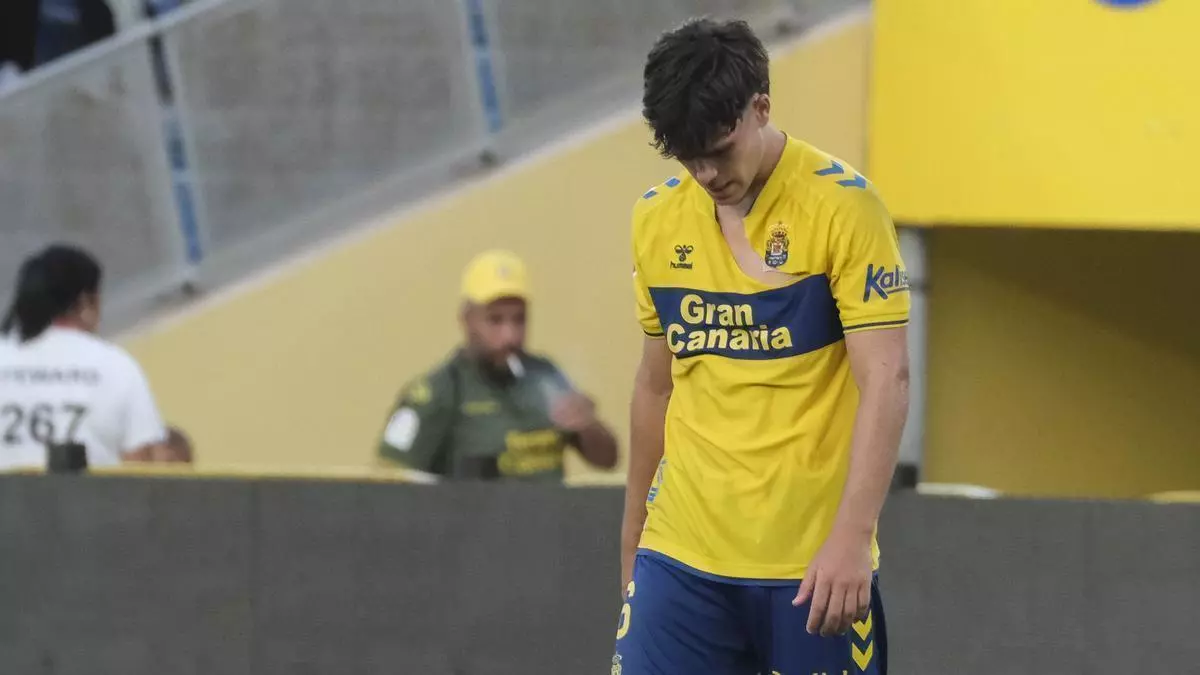 La UD Las Palmas de Rubén de la Barrera pierde la estela del camino del ascenso de Luis García