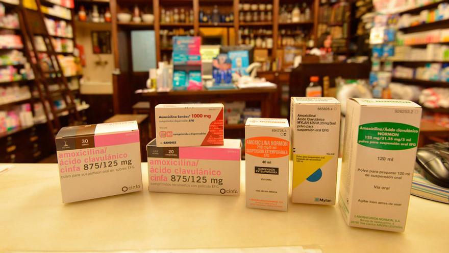 Antibióticos en una farmacia vigues // FARO