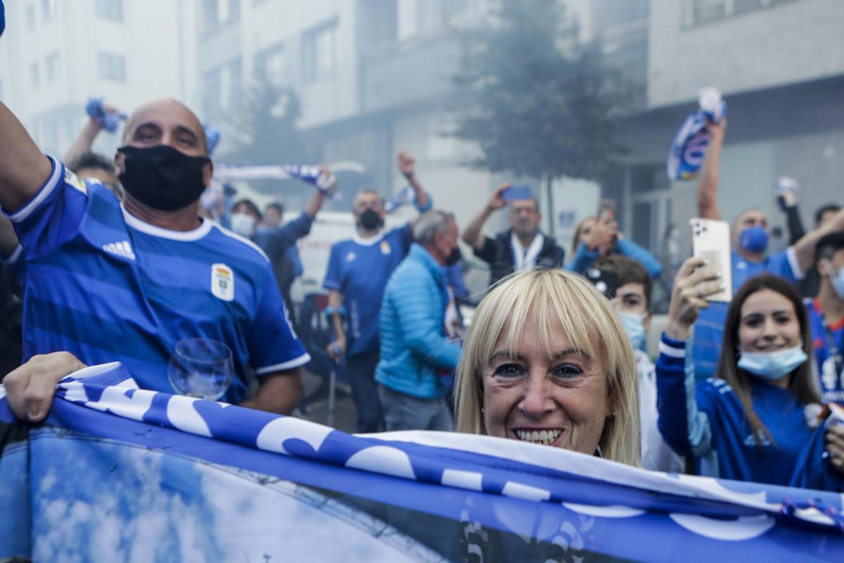 Ambiente de las aficiones en los prolegómenos del derbi