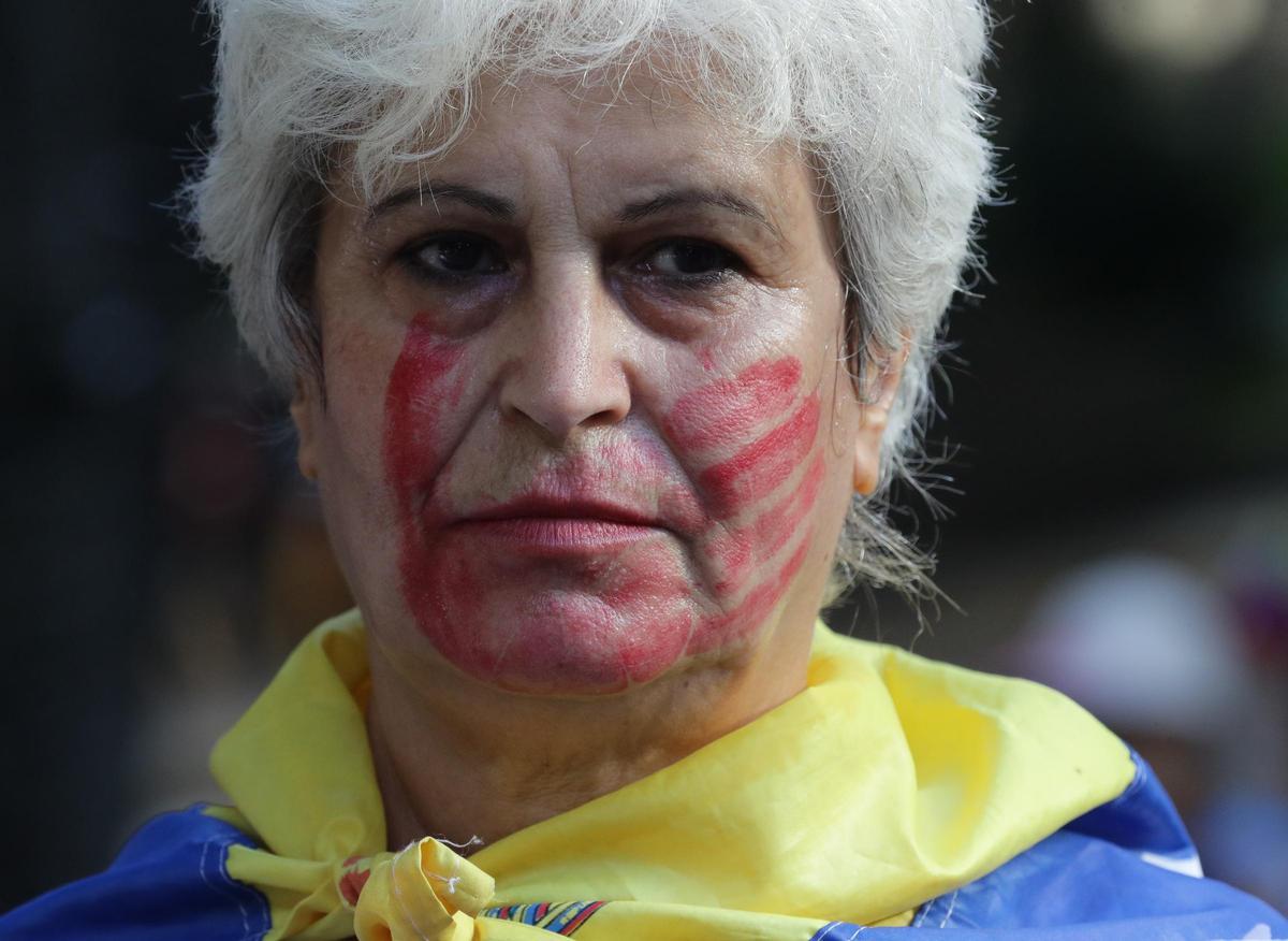 Una de las protestantes contra "la persecución y el hostigamiento" en Venezuela.