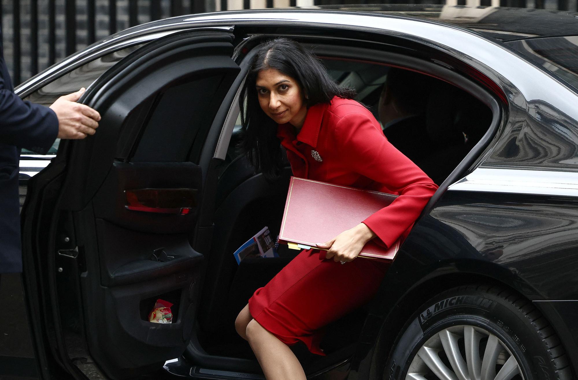 La ministra del Interior británica, Suella Braverman, este lunes a su llegada a Downing Street.