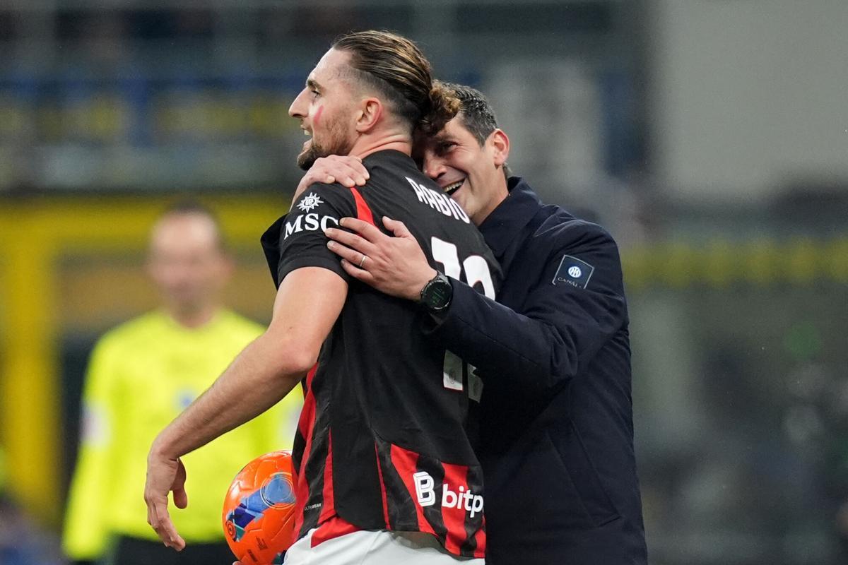 Inter Milan’s head coach Cristian Chivu , AC Milan's Adrien Rabiot during the Serie A soccer match between Inter and Milan at the San Siro Stadium in Milan , north Italy - Sunday , November 23 , 2025. Sport - Soccer . (Photo by Spada/Lapresse)