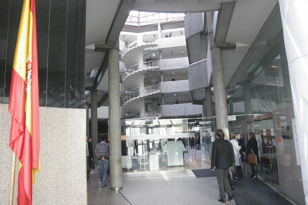 Acceso al edificio de los Nuevos Juzgados.