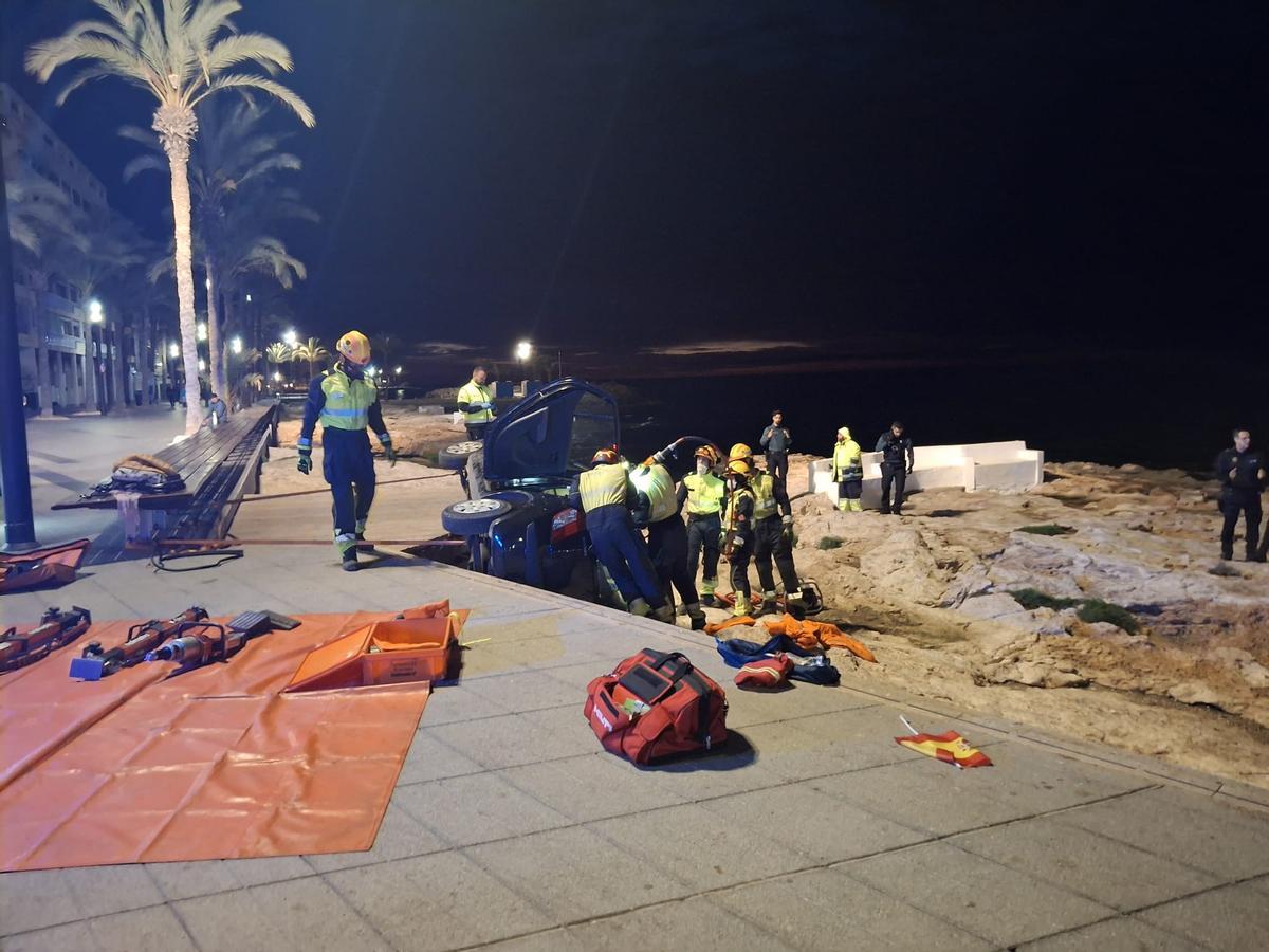 Rescate de los bomberos de la conductora atrapada