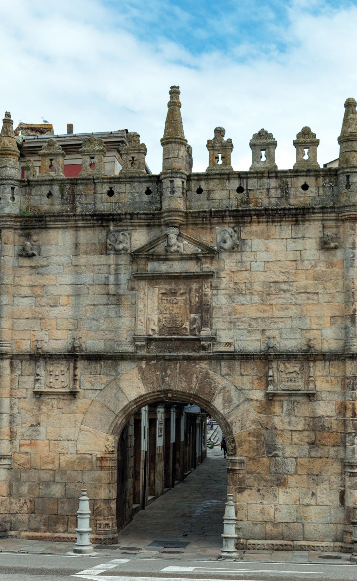 Puerta de Carlos V, en Viveiro