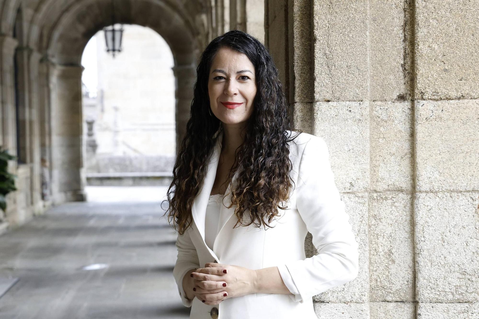 María Rozas, concelleira  de Compostela Aberta responsable das áreas de Servizos sociais, Promoción económica e Xuventude no Concello de Santiago.