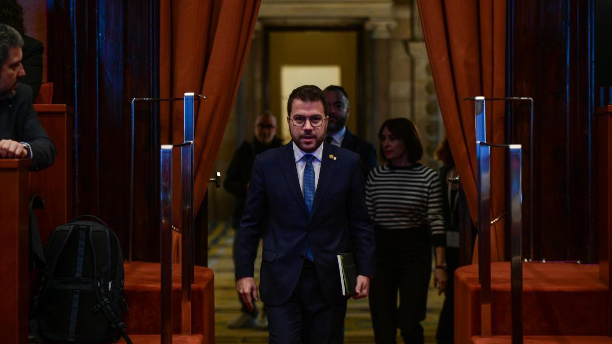 El president Pere Aragonès llegando a la reunión de su grupo en el Parlament.