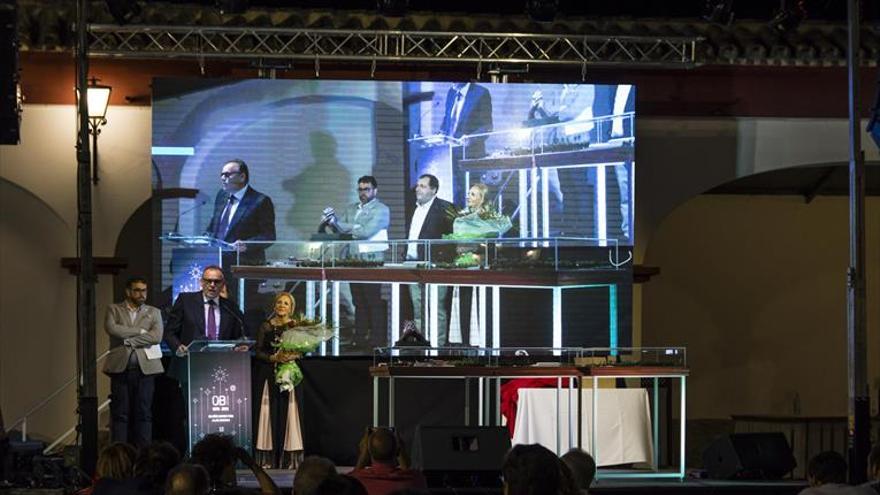 Gonzalo Obrero recibe un caluroso homenaje en el 40 aniversario de su empresa