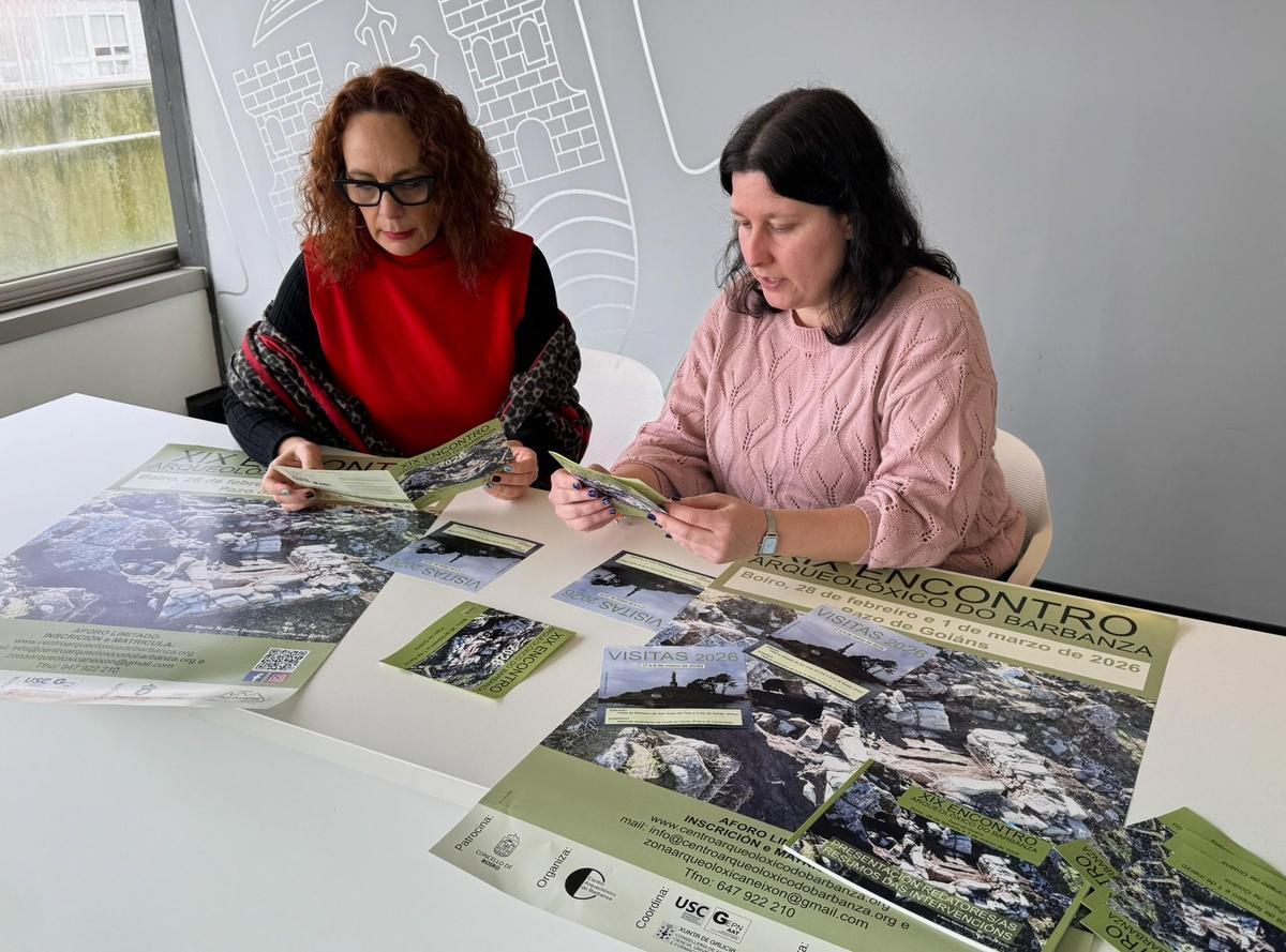 María Outeiral, esquerda, e Vanesa Lago, na presentación do encontro.