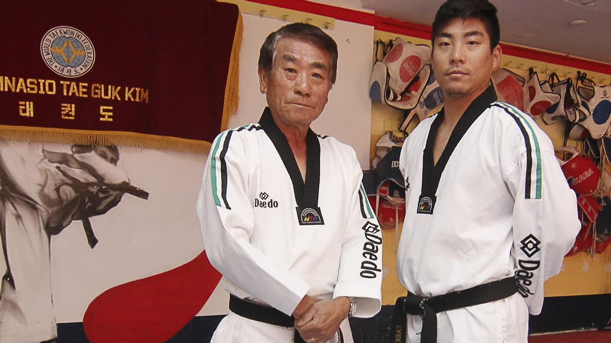 Padre e hijo, en el gimnasio.