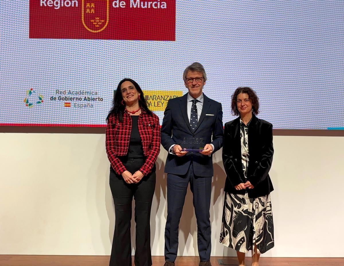 Un momento de la entrega del galardón en Madrid con la presencia del consejero Marín.