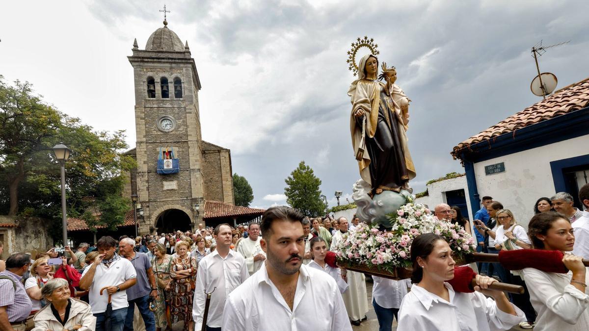 EN IMÁGENES: procesión marinera en honor a la Virgen del Carmen en Luanco.