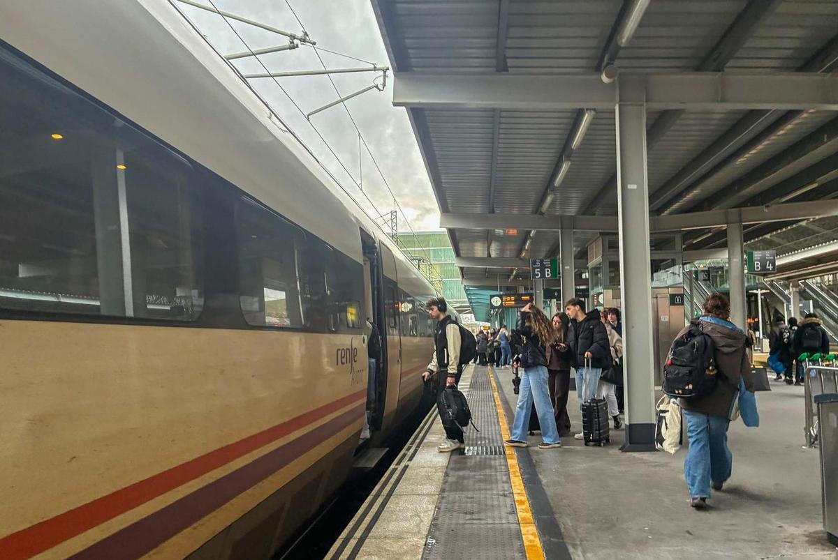 La estación de tren de Santiago de Compostela afronta la primera jornada de huelga