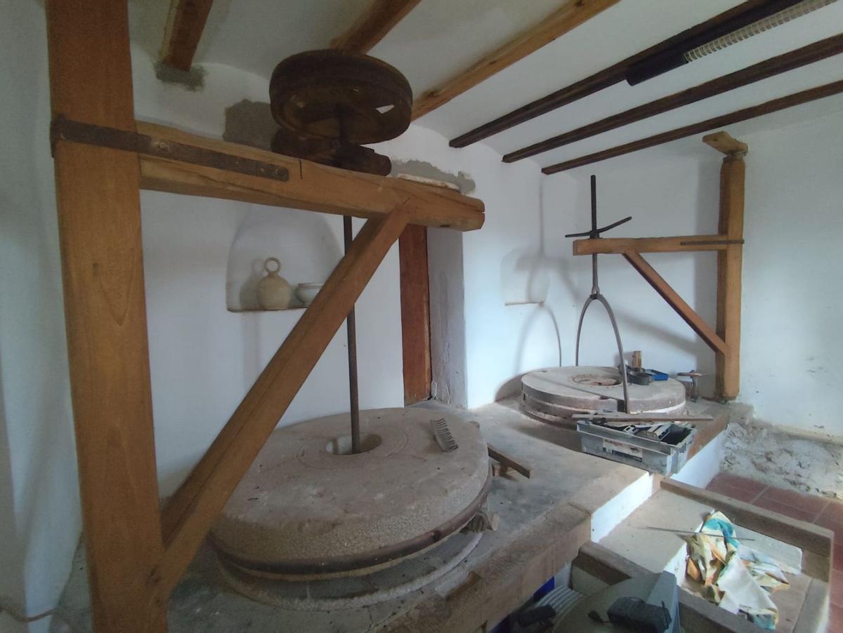 Galería de fotos: Una casa con molino sale a la venta en Burriana por 185.000 euros Galería de fotos: Una casa con molino sale a la venta en Burriana por 185.000 euros