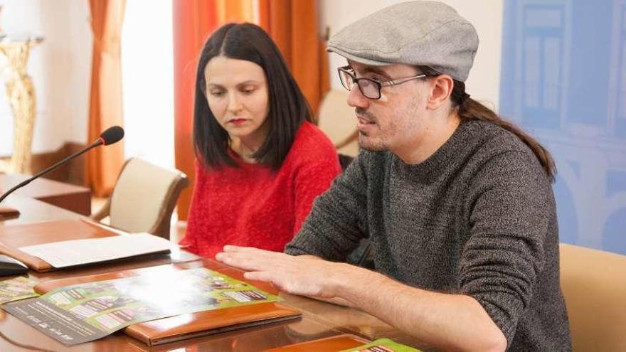 María Eugenia Cabezas y Paco González en la presentación.