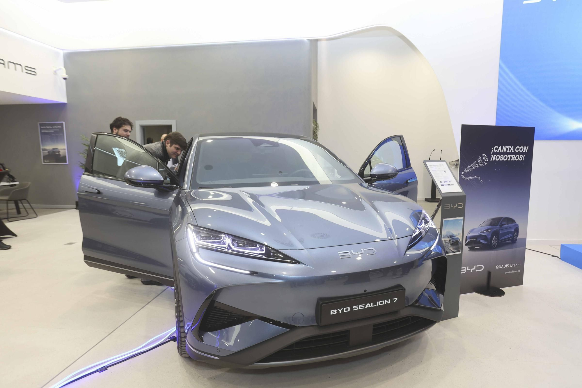 QUADIS Dream inaugura el primer centro BYD en Alicante.