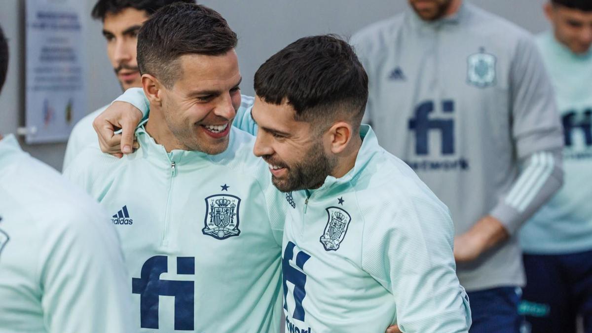 César Azpilicueta y Jordi Alba, en una imagen de este martes del entrenamiento de la selección española de fútbol