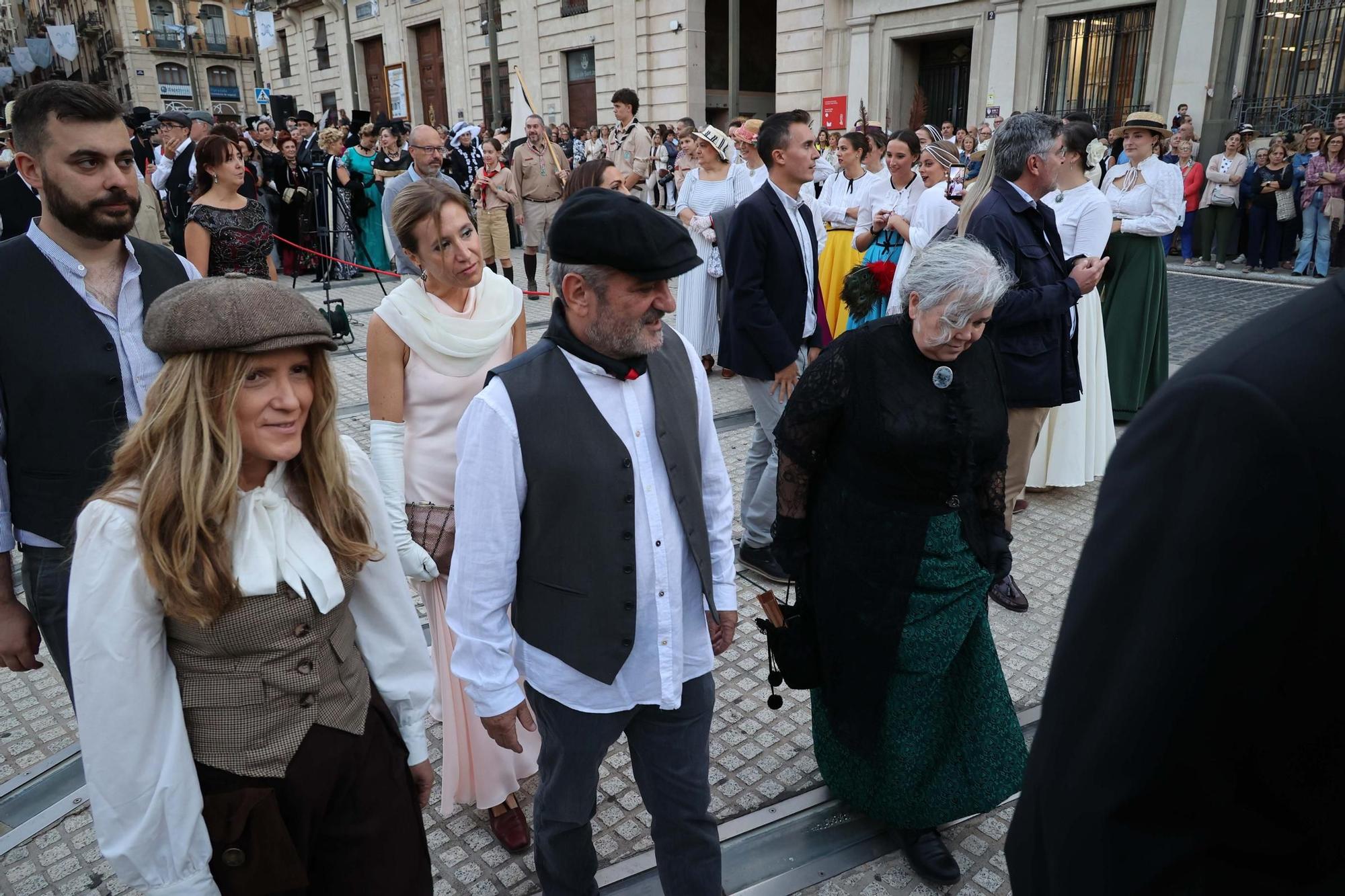 Inicio de la Feria Modernista de Alcoy 2025