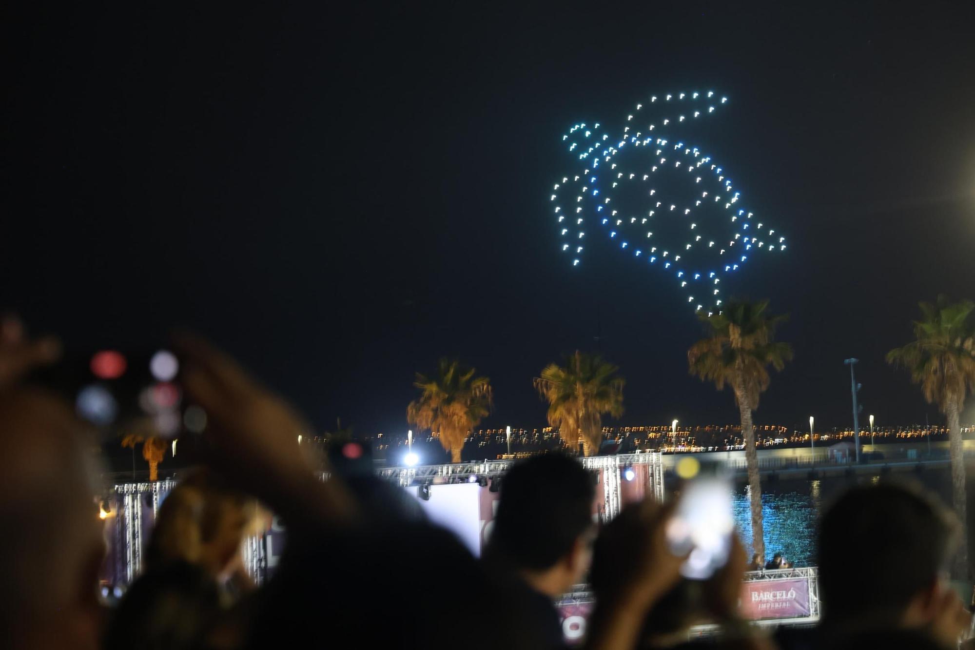 Así ha sido el espectáculo de drones en Hogueras que ha iluminado el cielo de Alicante