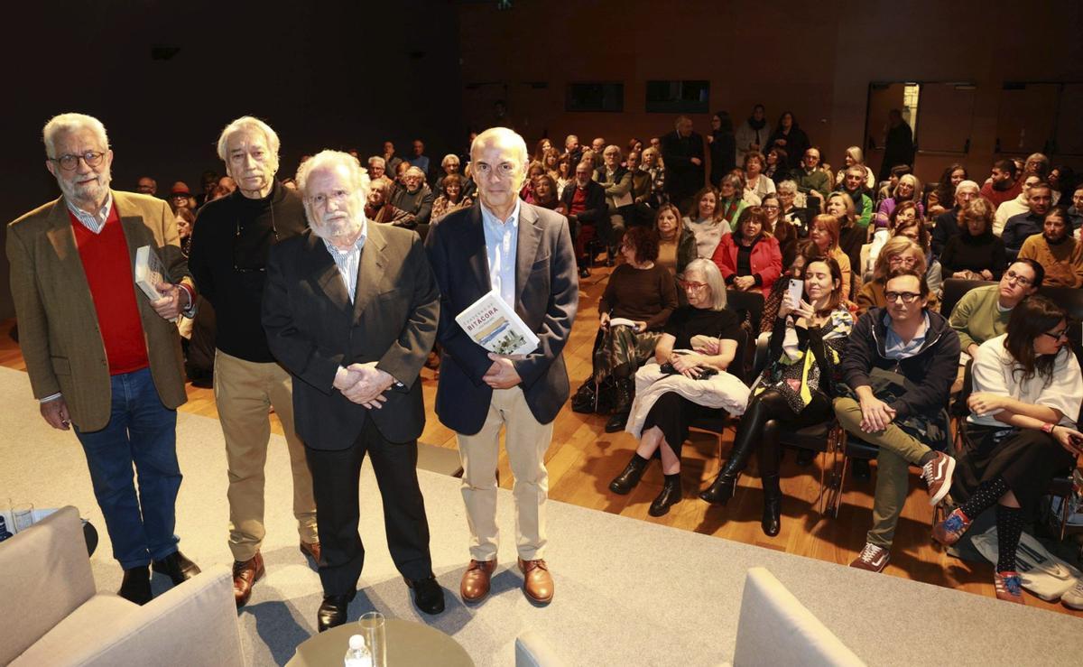 Desde la izquierda, Bieito Ledo, Fernando Franco, JulioPicatoste y Alberto González-Garcés, en Club FARO el pasado diciembre.