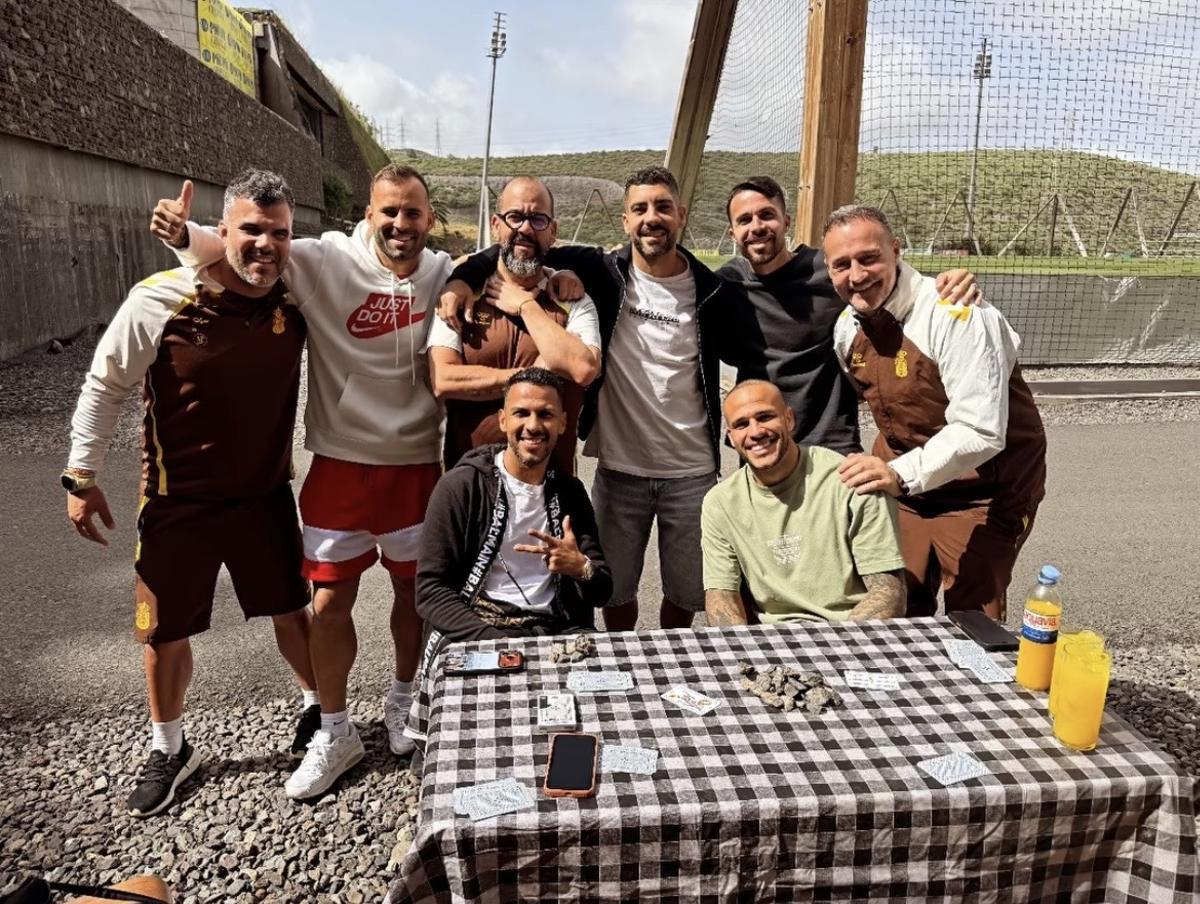 De izquierda a derecha, Andrés Pérez, Jesé Rodríguez, Estéfano, Álex Suárez, Kirian, Juan Naranjo y sentados, Jonathan Viera y Sandro.