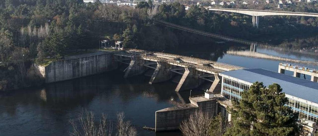 El embalse de Velle, en el río Miño a su paso por la capital, está al 64,3%. // Brais Lorenzo