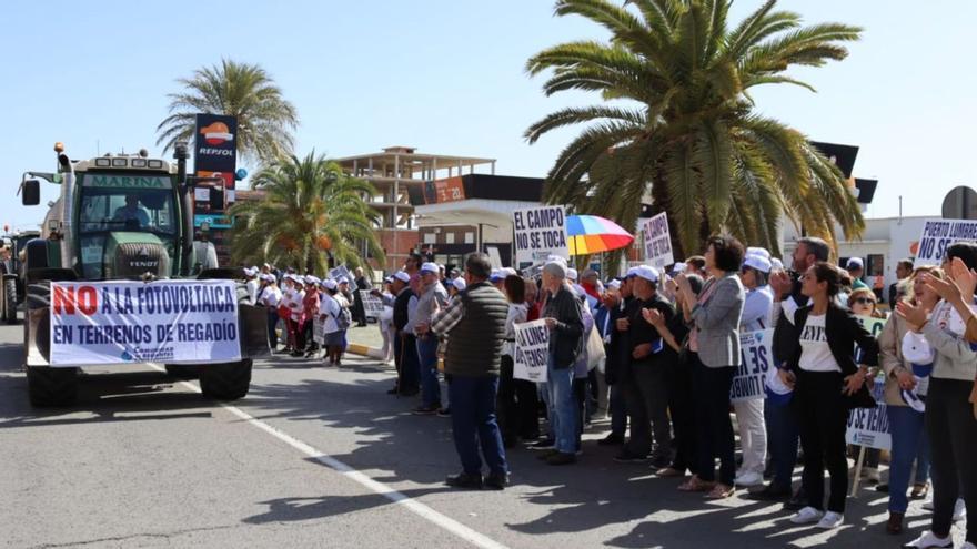 Imagen de la manifestación contra las placas solares, ayer, en Puerto Lumbreras.