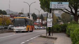 Cerdanyola del Vallès (UAB). 14/11/2025 Barcelona. La Generalitat define el campus de la UAB como un “gran centro intermodal” después de reducir a la mitad el uso del coche desde 2016, gracias al aumento del transporte público y la mejora de la movilidad interna. Foto: Zowy Voeten / El Periódico