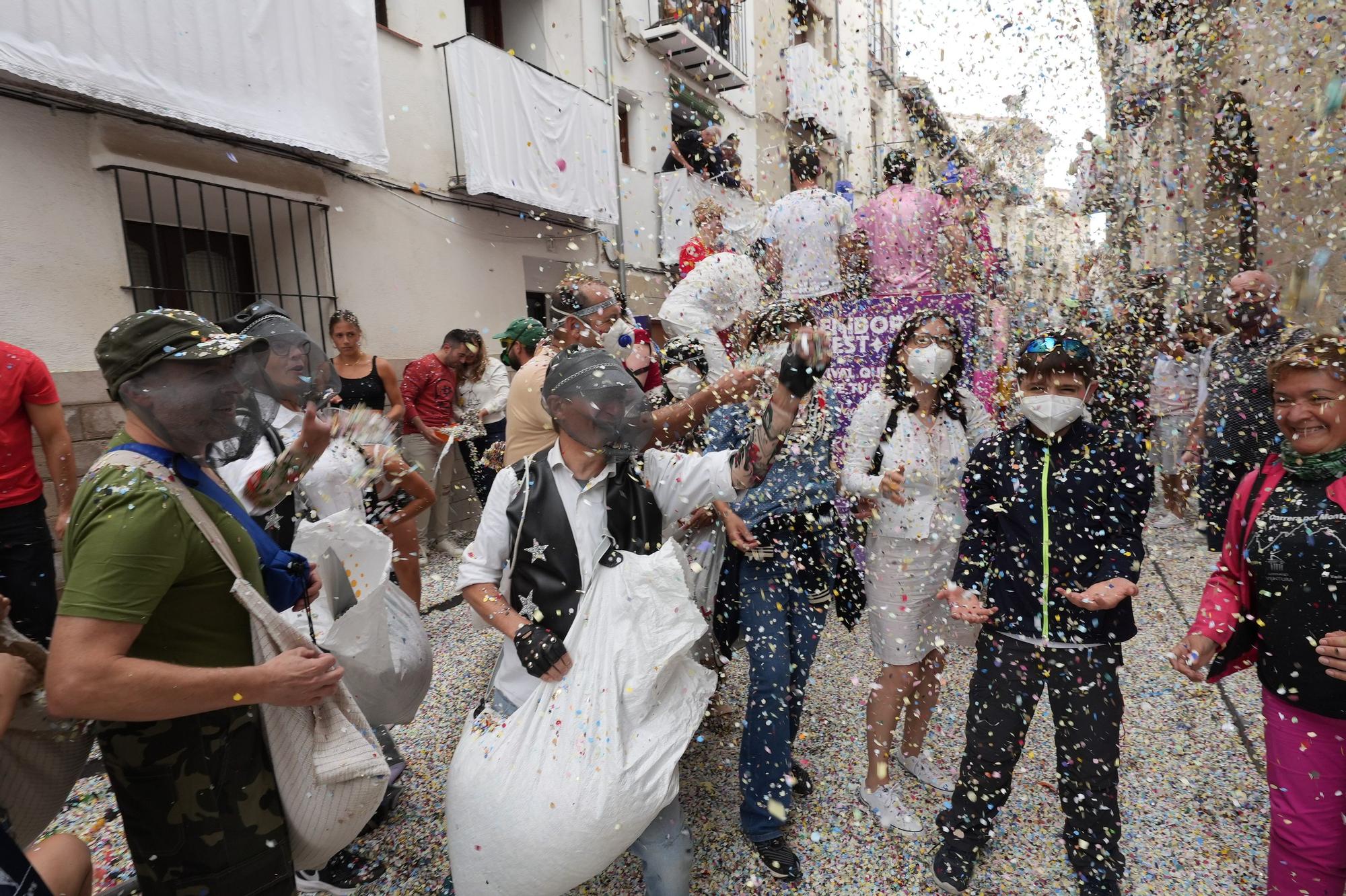 Búscate en el desfile de carrozas y disfraces de l'Anunci de Morella